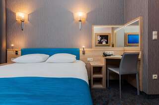 Отель Hotel Legend Краков Стандартный номер с кроватью размера "king-size"-1