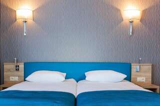 Отель Hotel Legend Краков Улучшенный номер с кроватью размера «king-size»-2