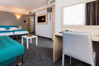 Отель Hotel Legend Краков Улучшенный номер с кроватью размера «king-size»-3